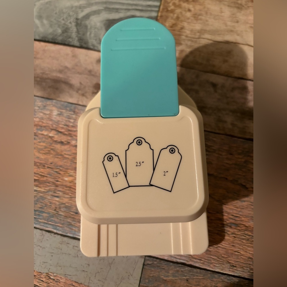 Bookmark hole punch